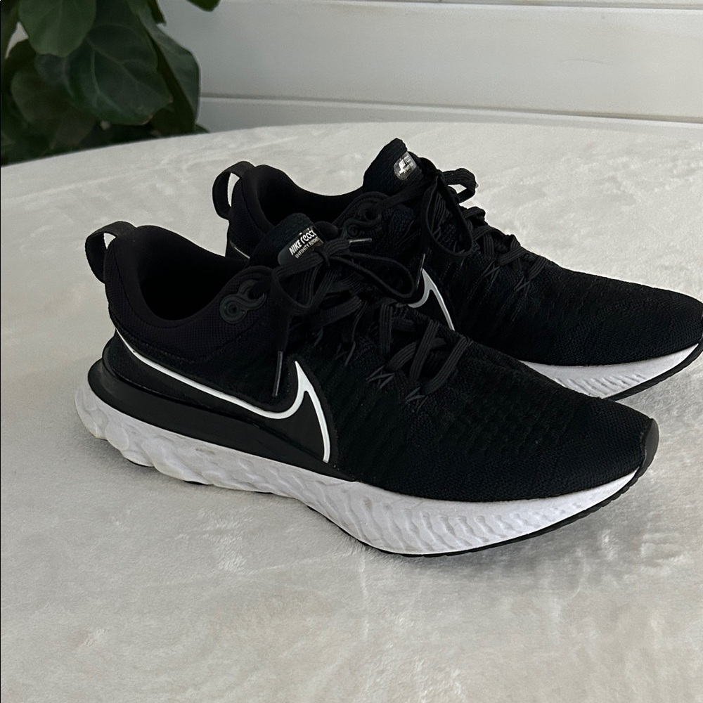 Nike React Women's Black and White Running Sneakers. Size 11. - Picture 5 of 10